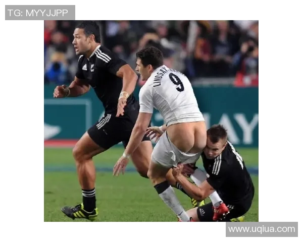 足球明星搞笑瞬间合集让你捧腹大笑的精彩视频回顾