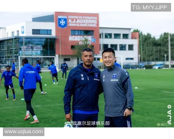 深入探讨足球教练的角色与职责以及对球队成功的影响